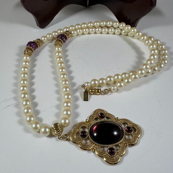Vintage 1928 Jewelry Pearl Necklace W/ Ornate Gold Pendant & Garnet Accents - Picture 3 of 4